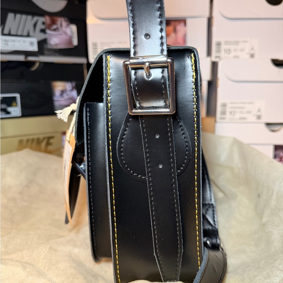 Dr. Martens Classic Black Messenger 11in Bag - Picture 3 of 13